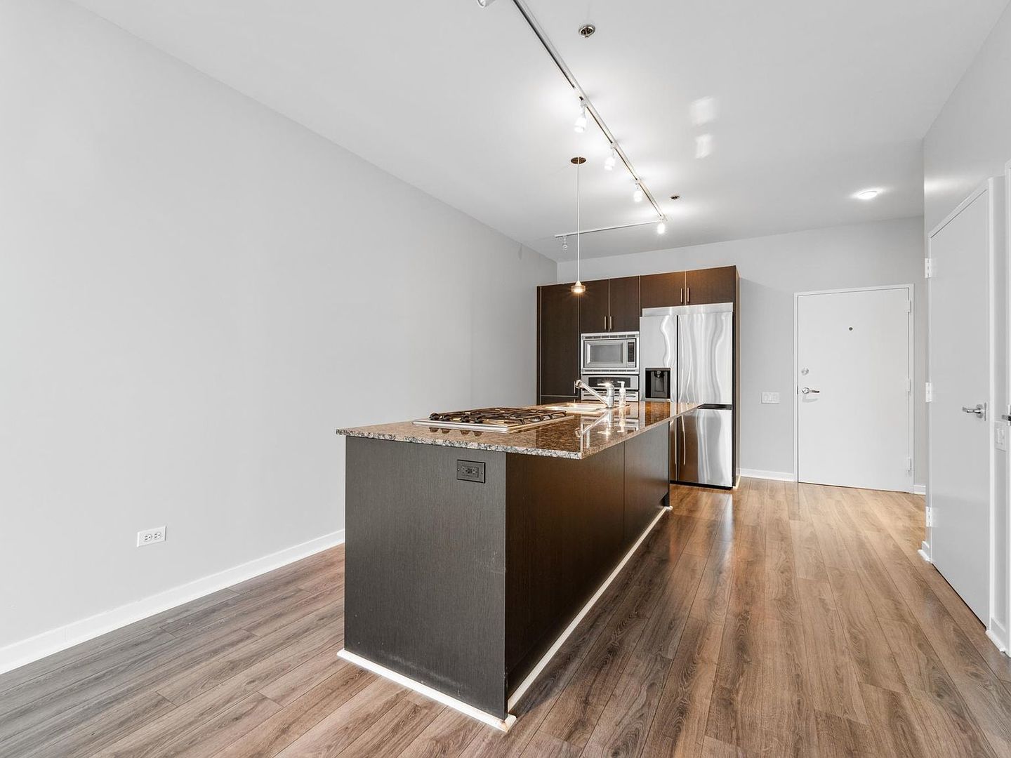 653 N Kingsbury Street Unit: 2004