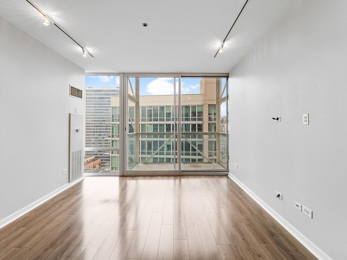 653 N Kingsbury Street Unit: 2004