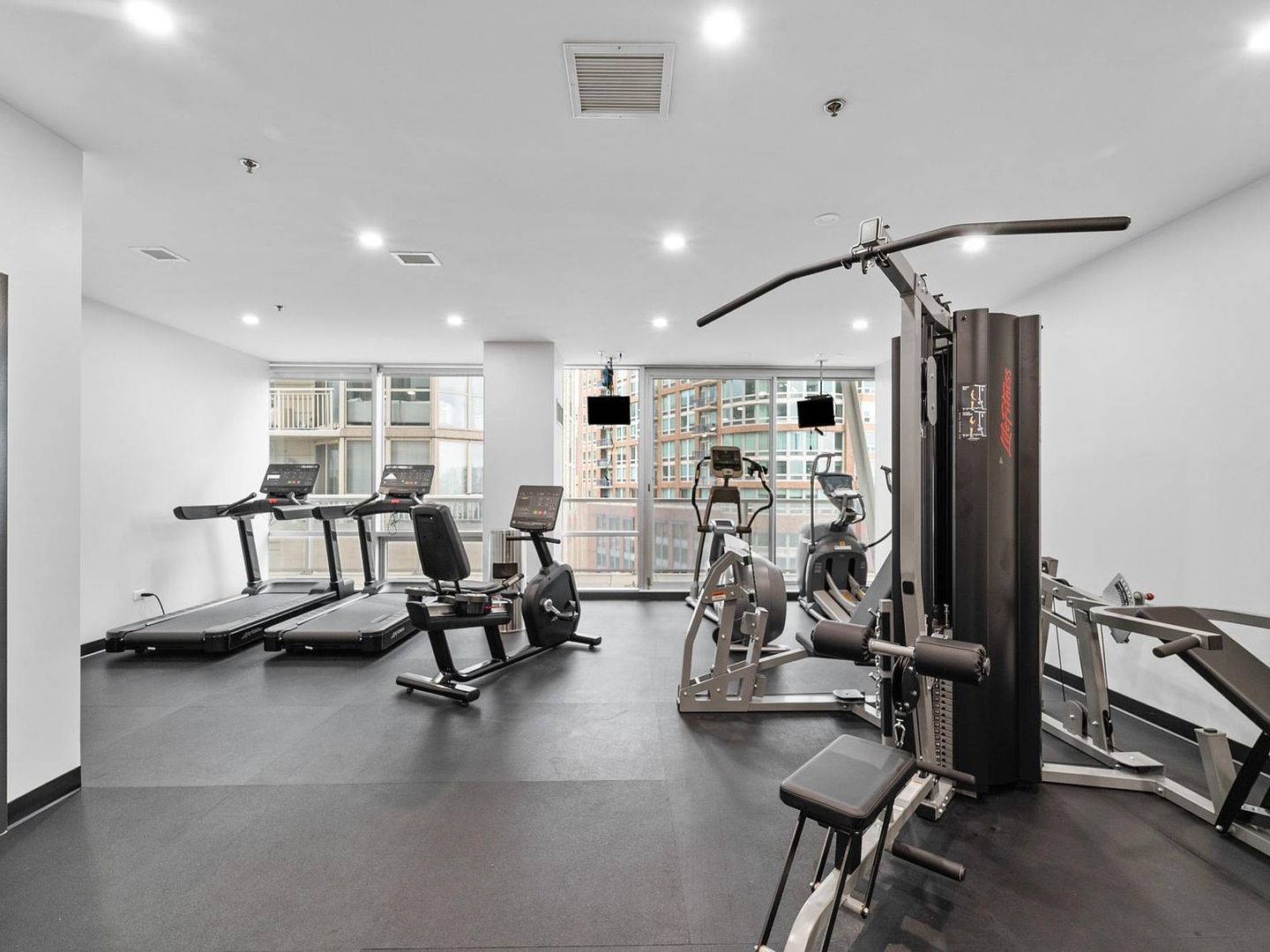 653 N Kingsbury Street Unit: 2004