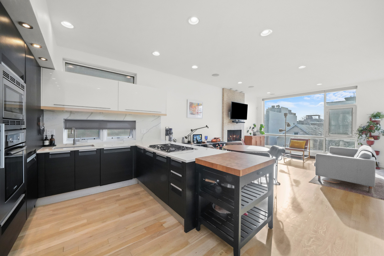 879 N Marshfield Avenue Unit: 3