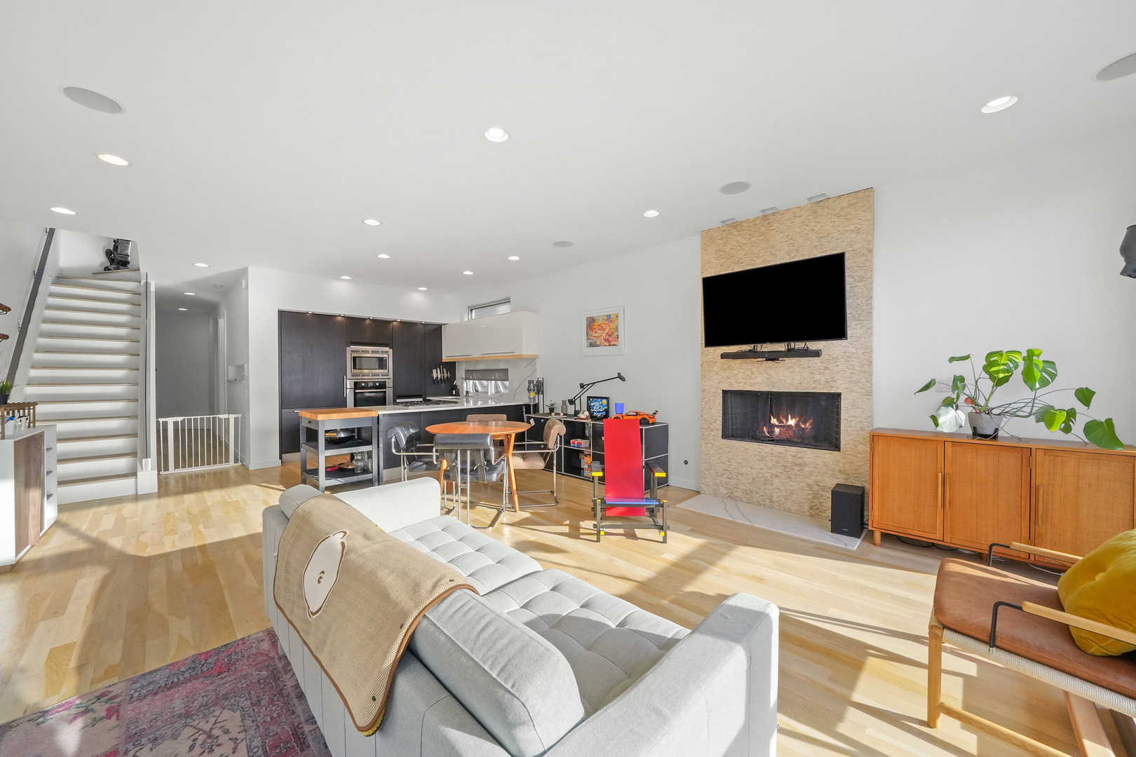 879 N Marshfield Avenue Unit: 3