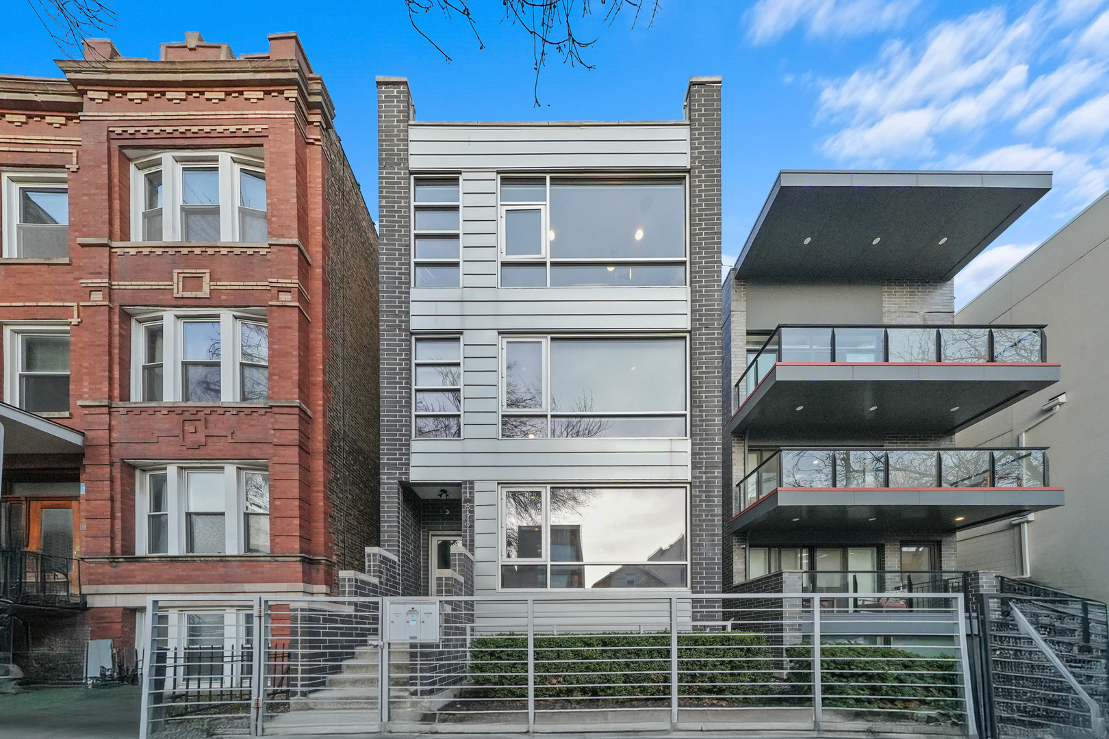 879 N Marshfield Avenue Unit: 3