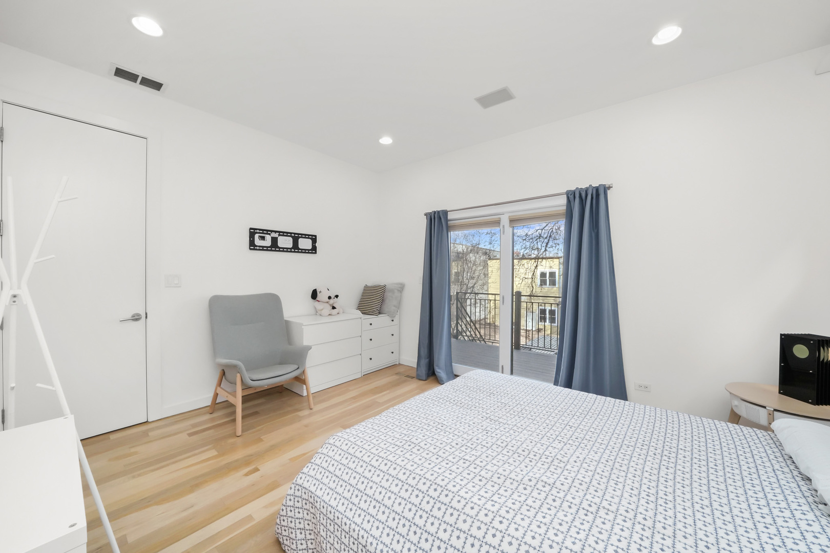 879 N Marshfield Avenue Unit: 3