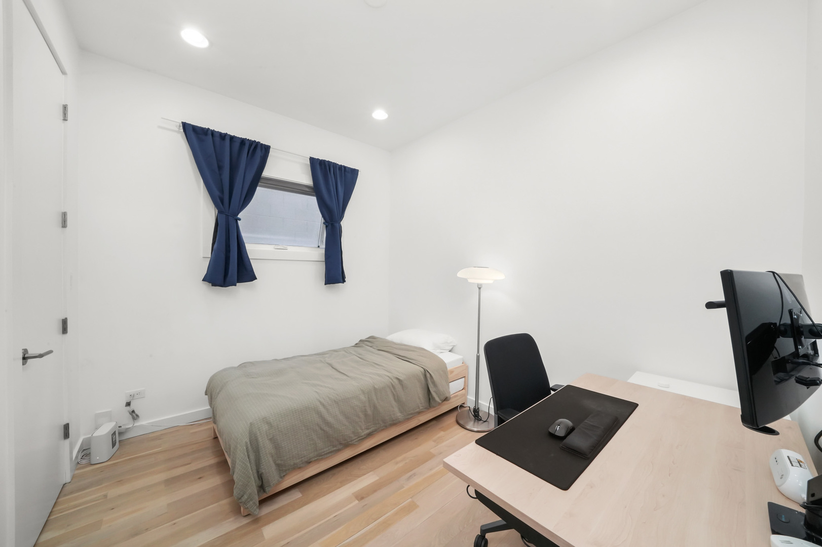 879 N Marshfield Avenue Unit: 3