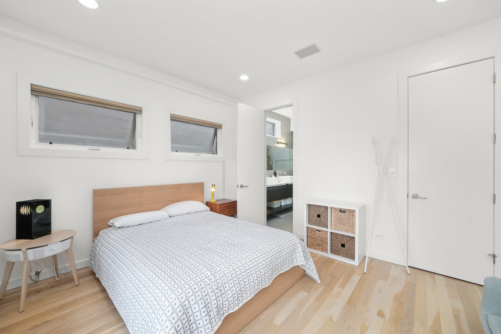 879 N Marshfield Avenue Unit: 3