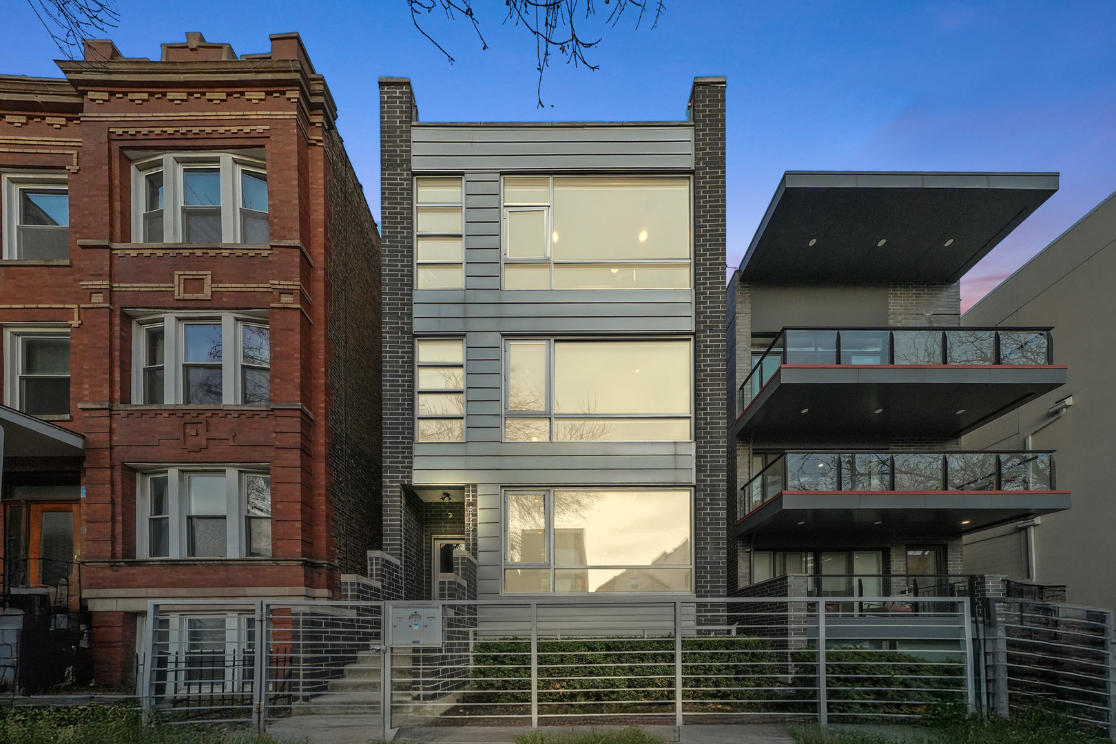879 N Marshfield Avenue Unit: 3