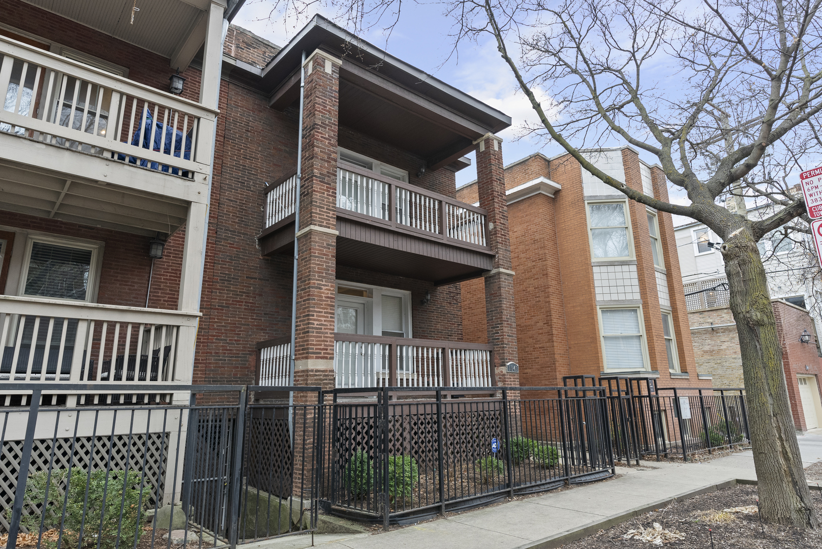 1541 W Addison Street