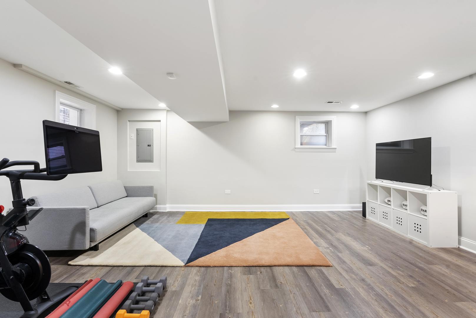 1541 W Addison Street