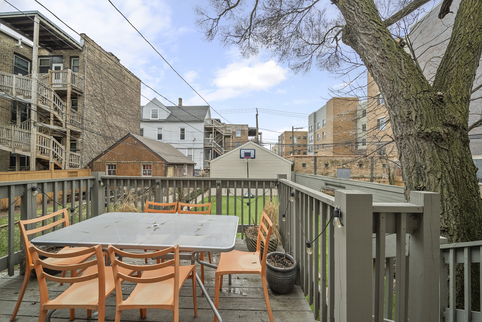 1541 W Addison Street