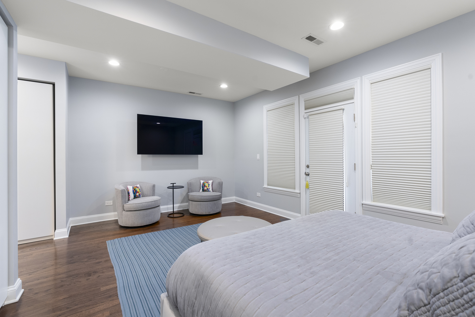 1541 W Addison Street