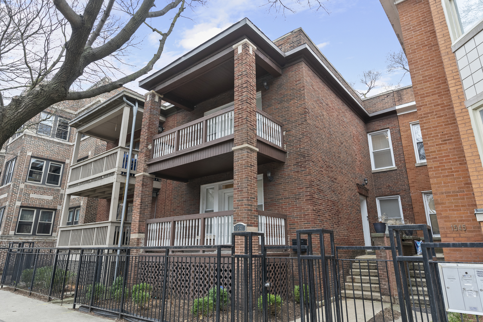 1541 W Addison Street