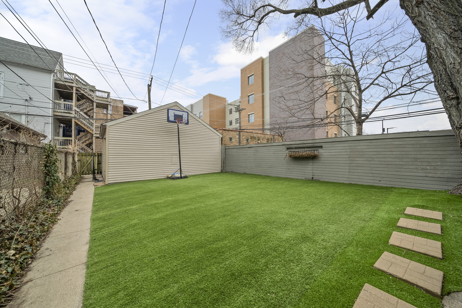 1541 W Addison Street