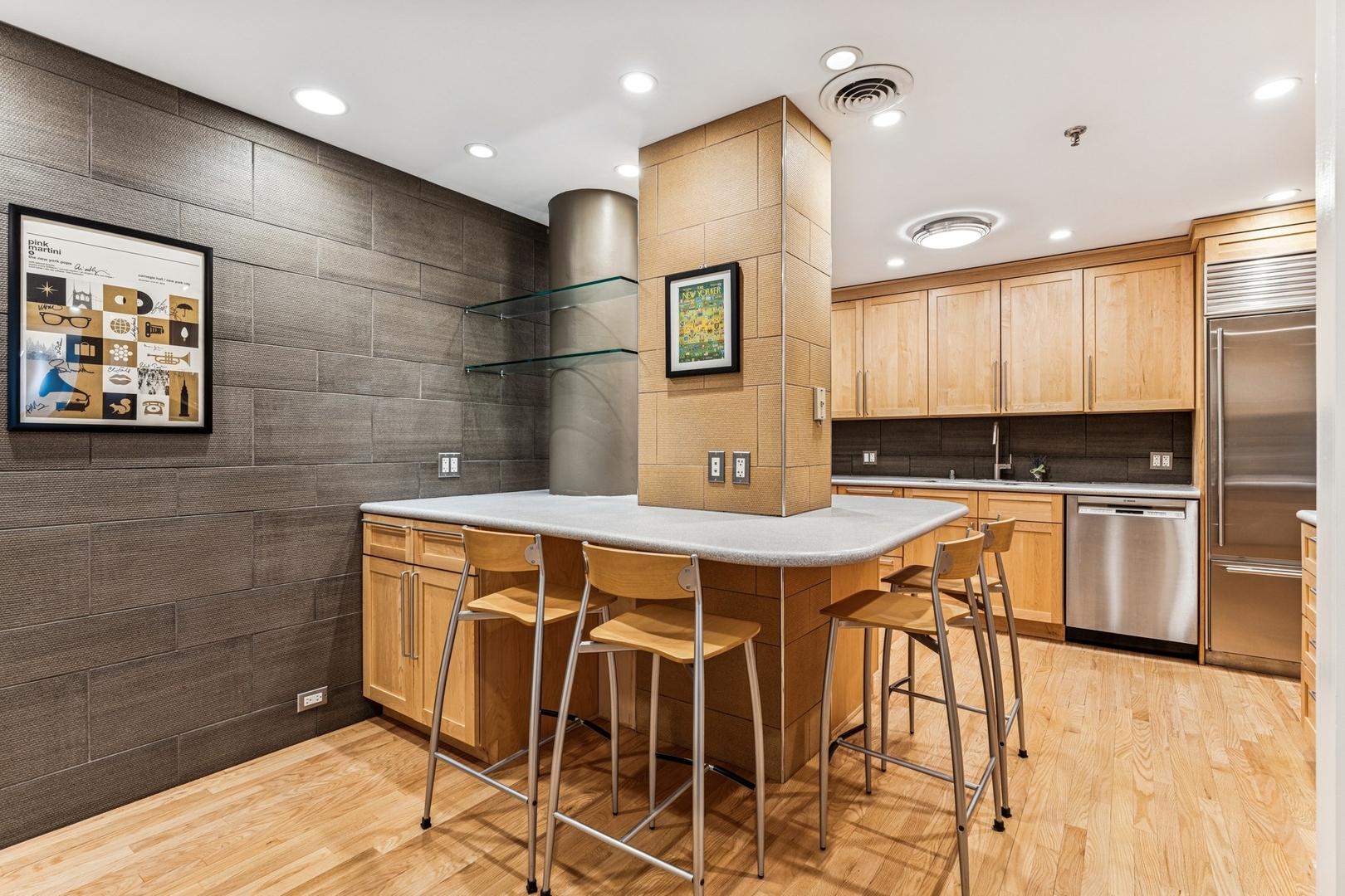 680 N Lake Shore Drive Unit: 1507