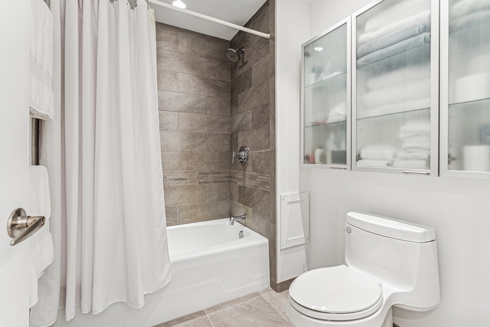 680 N Lake Shore Drive Unit: 1507