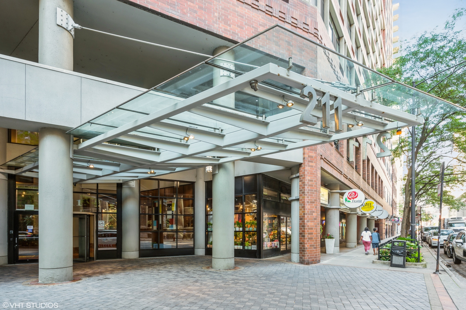 211 E Ohio Street Unit: 2017