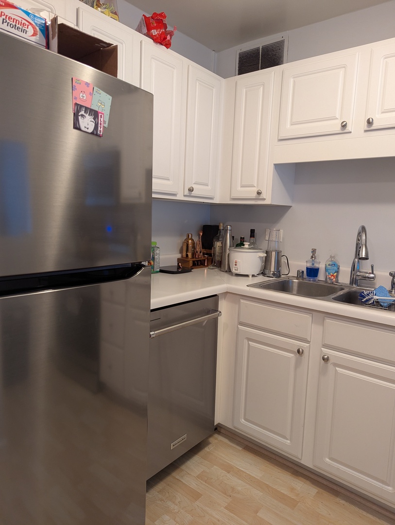 211 E Ohio Street Unit: 2017