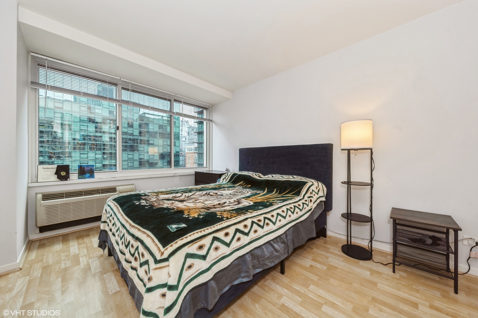 211 E Ohio Street Unit: 2017