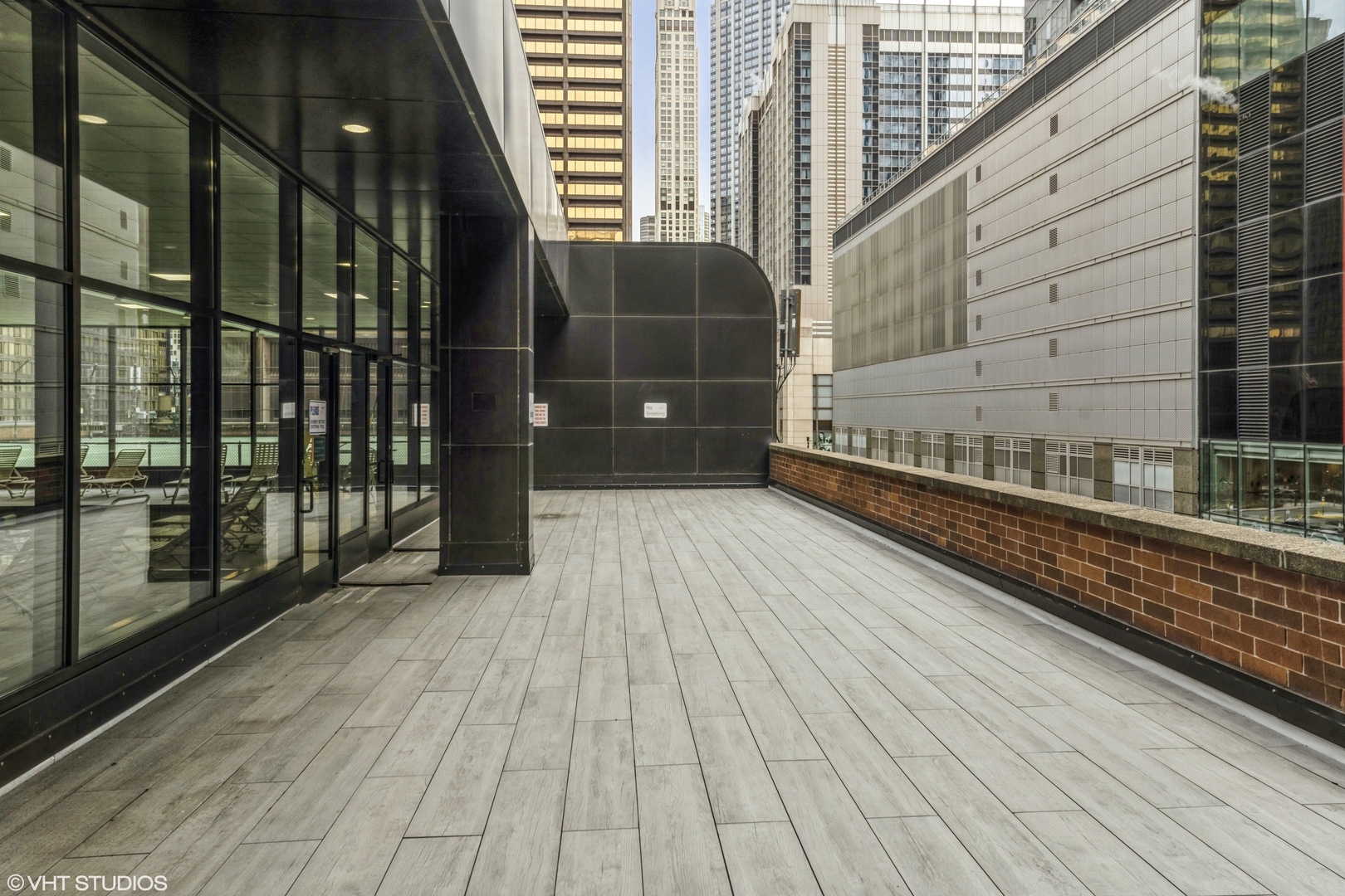 211 E Ohio Street Unit: 2017