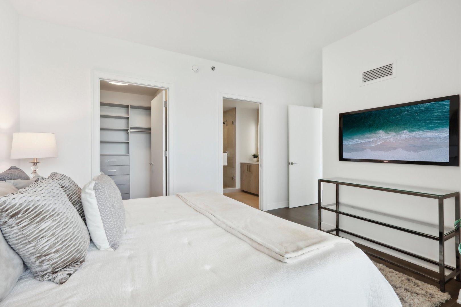 211 N Harbor Drive Unit: 1008