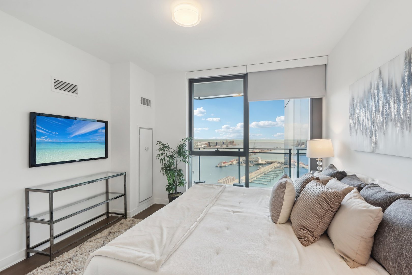 211 N Harbor Drive Unit: 1008
