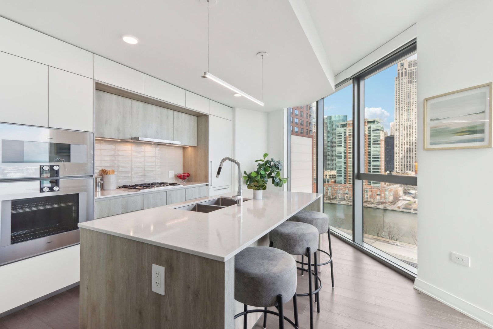211 N Harbor Drive Unit: 1008
