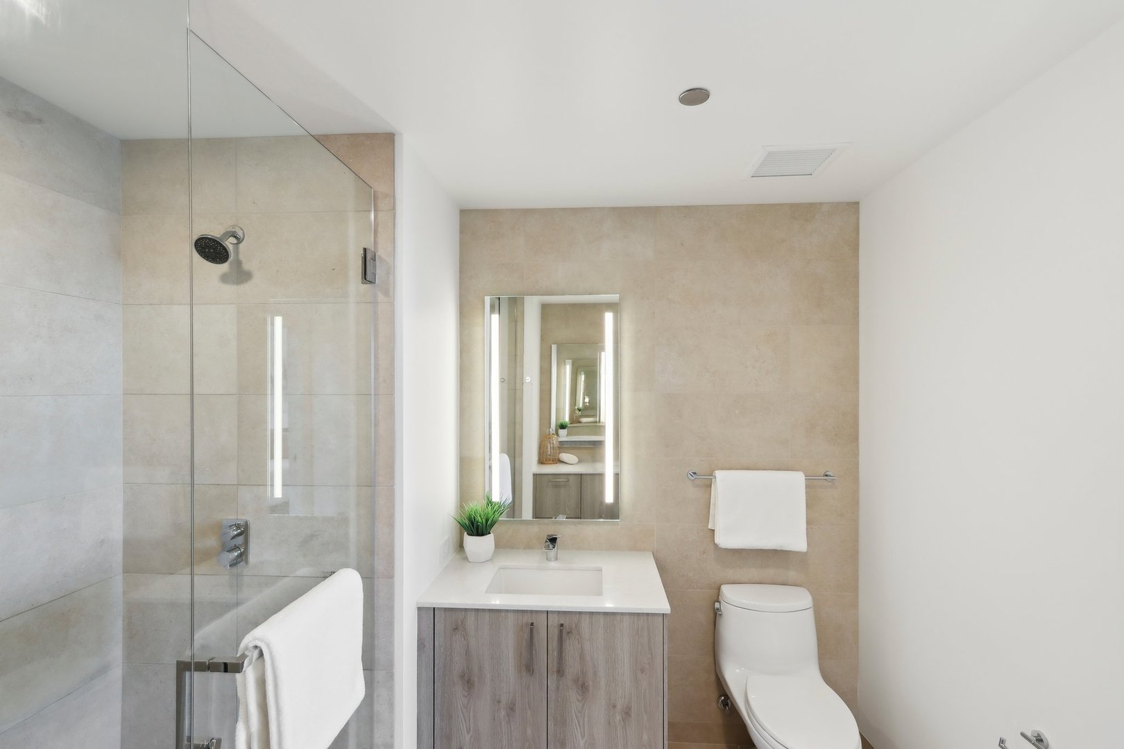 211 N Harbor Drive Unit: 1008