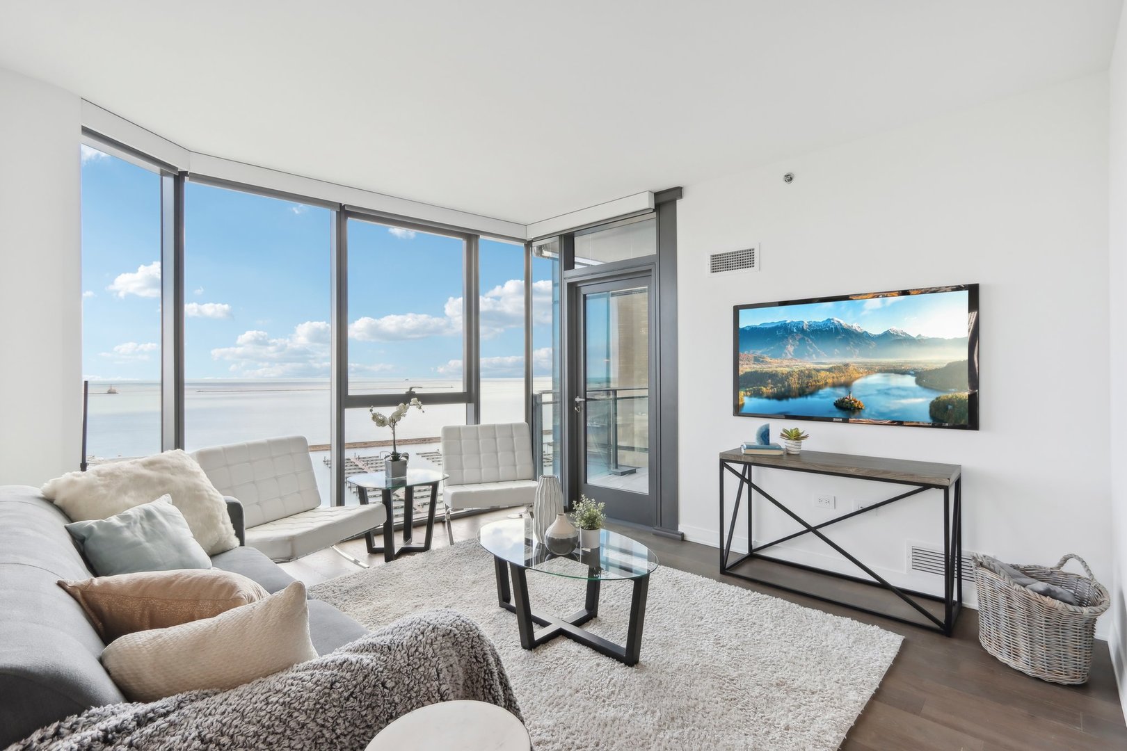 211 N Harbor Drive Unit: 1008