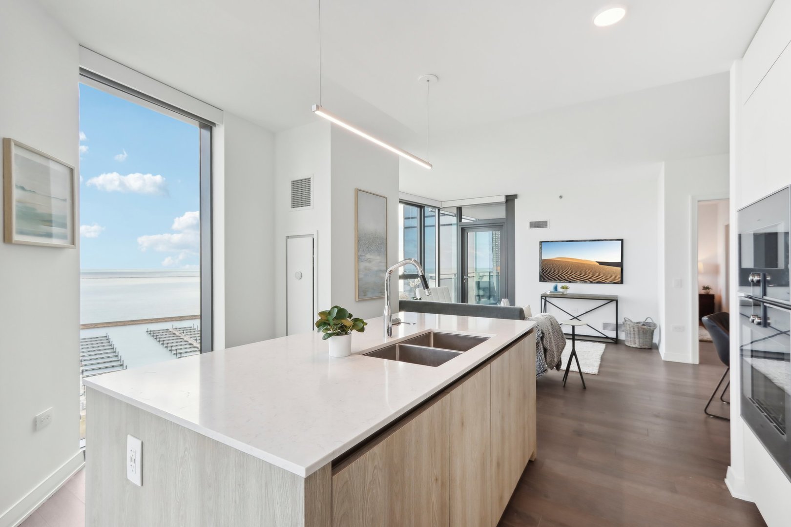 211 N Harbor Drive Unit: 1008