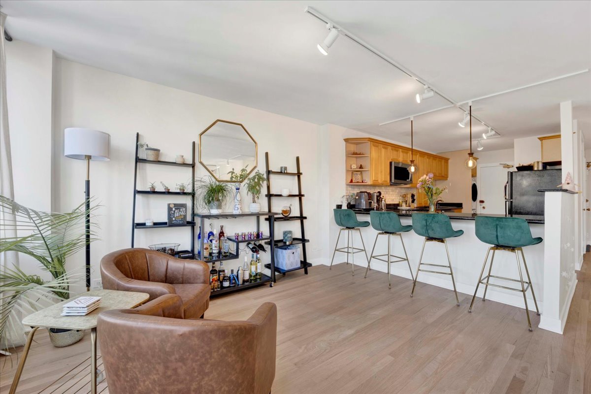 2754 N Hampden Court Unit: 805