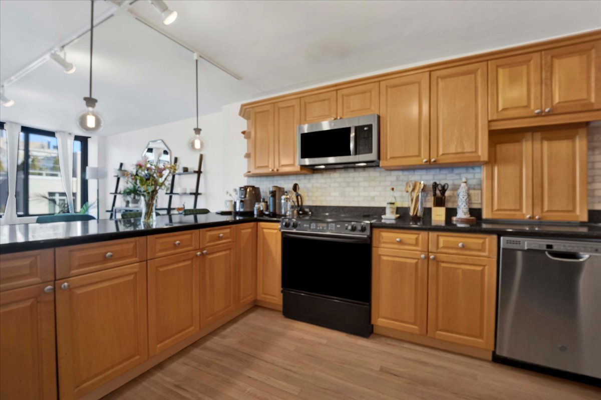 2754 N Hampden Court Unit: 805