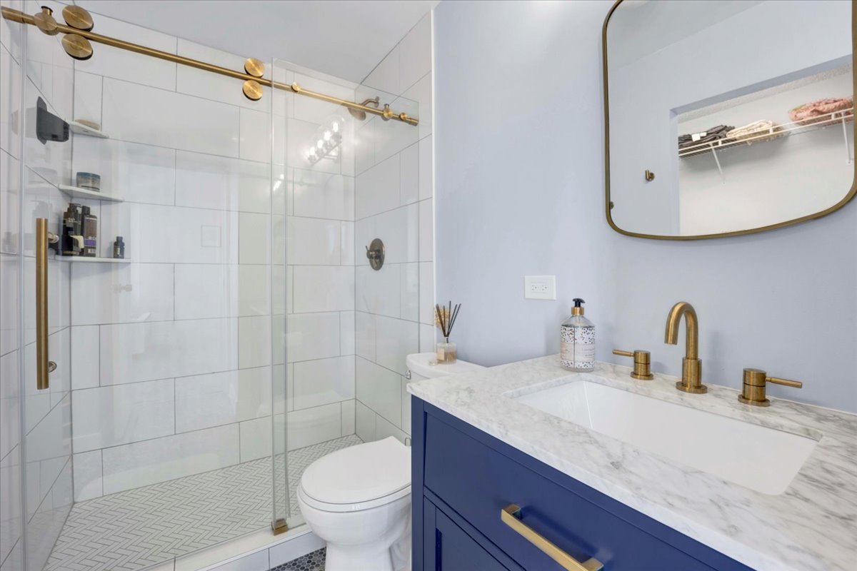 2754 N Hampden Court Unit: 805