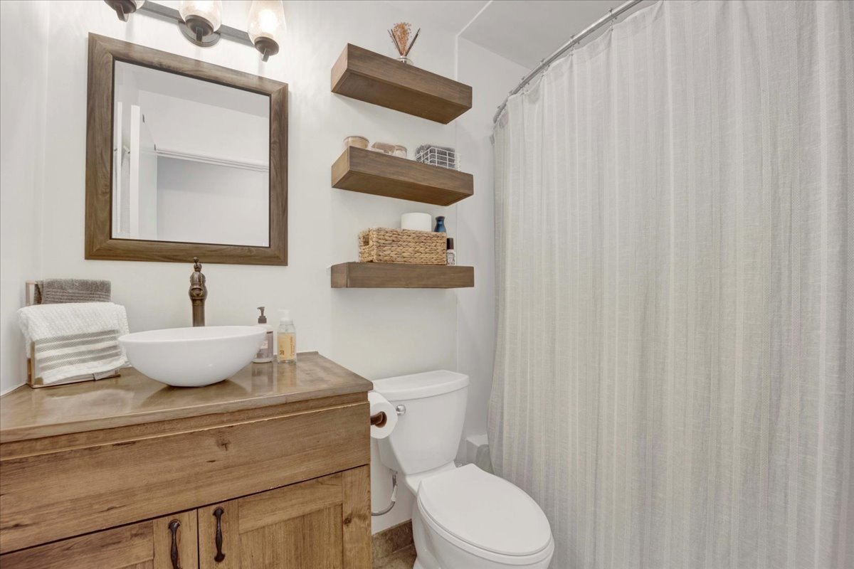 2754 N Hampden Court Unit: 805