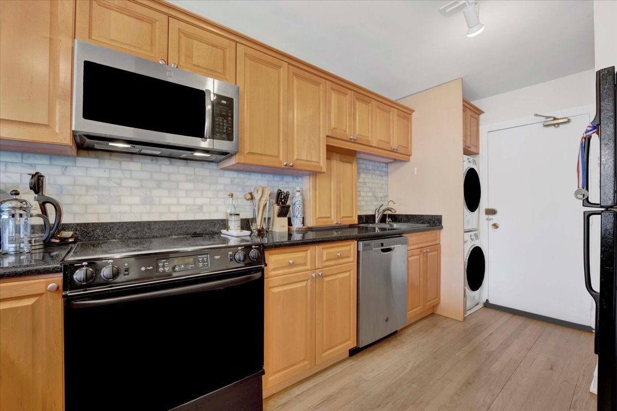 2754 N Hampden Court Unit: 805