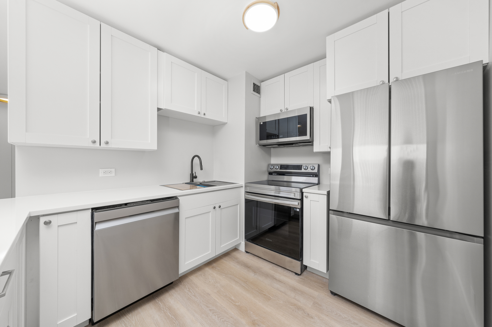 4343 N Clarendon Avenue Unit: 1505