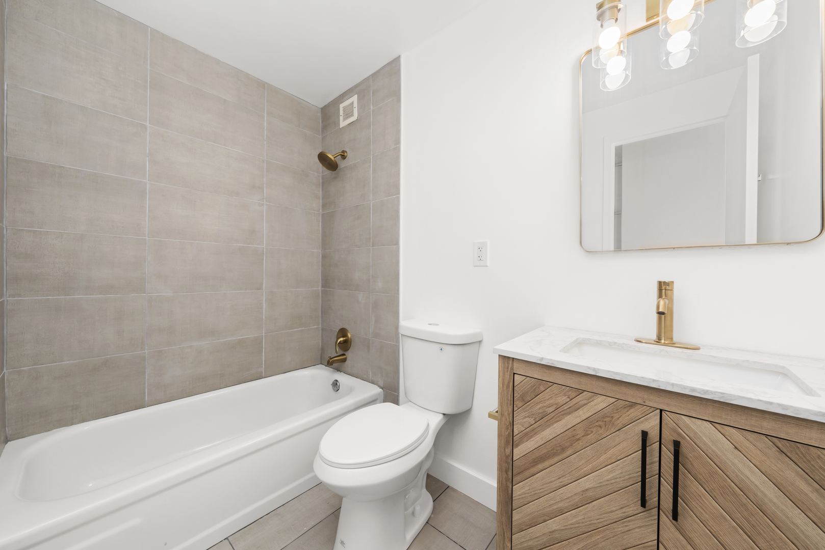 4343 N Clarendon Avenue Unit: 1505