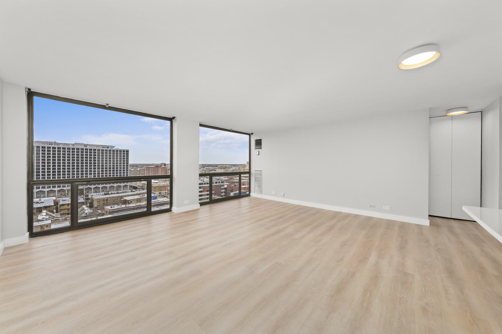 4343 N Clarendon Avenue Unit: 1505