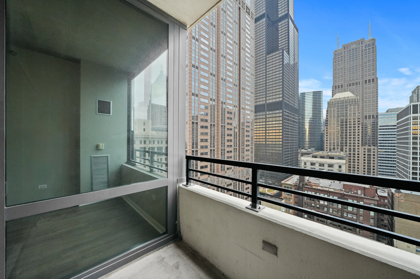 235 W VAN BUREN Street Unit: 2719