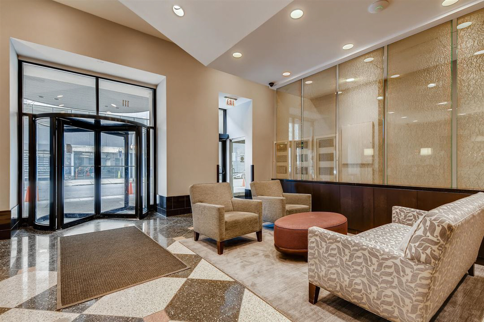 111 W MAPLE Street Unit: 911