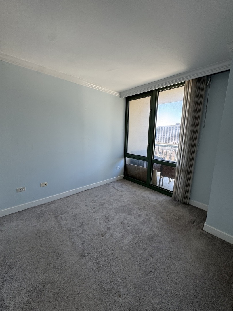 111 W MAPLE Street Unit: 911