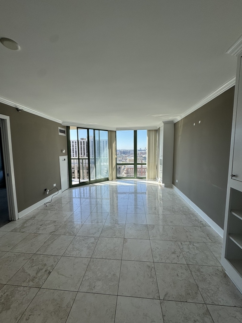 111 W MAPLE Street Unit: 911