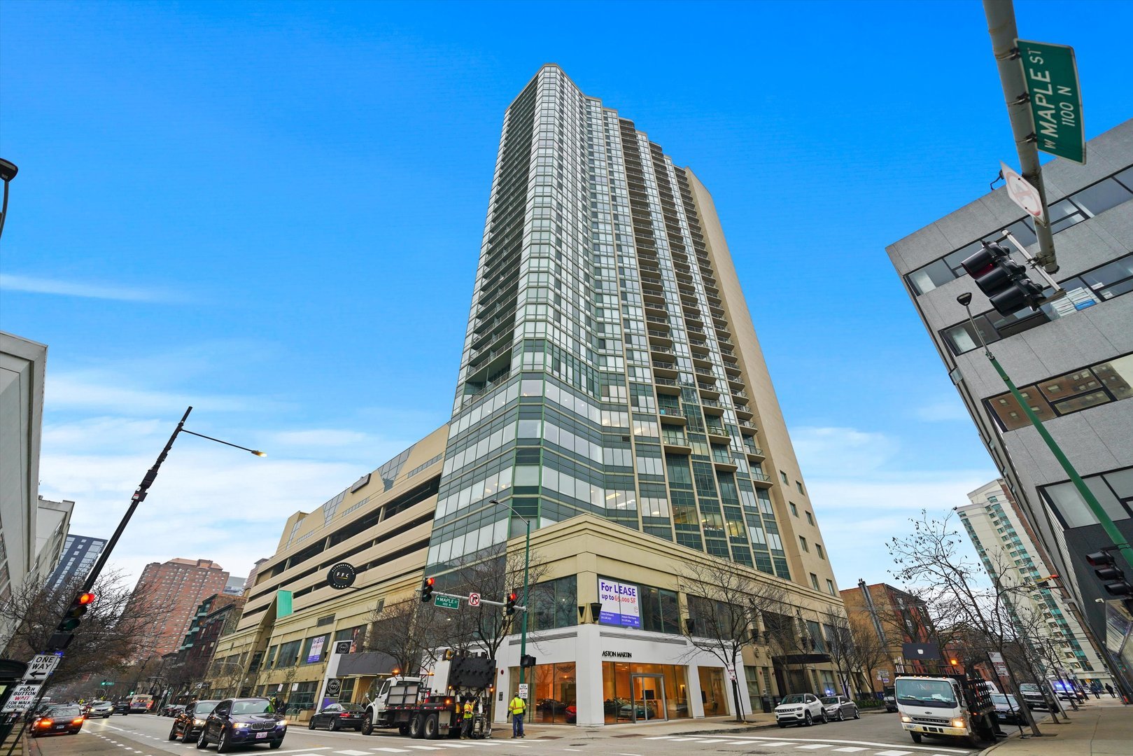 111 W MAPLE Street Unit: 911