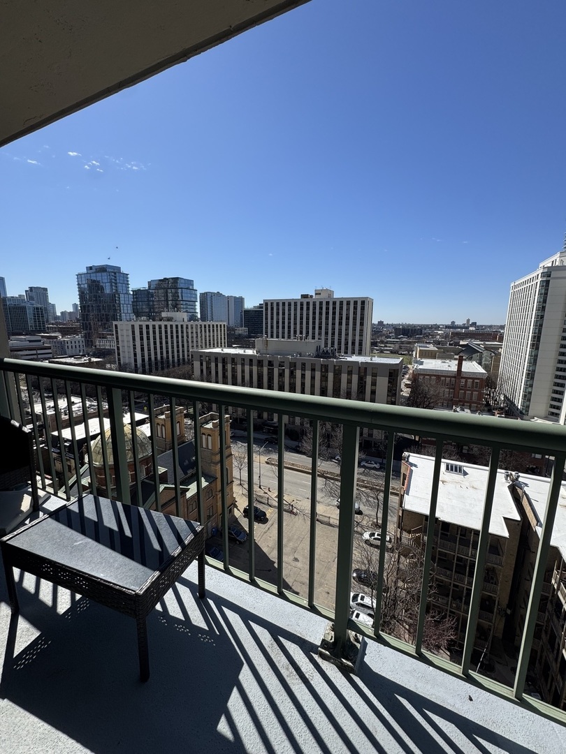 111 W MAPLE Street Unit: 911