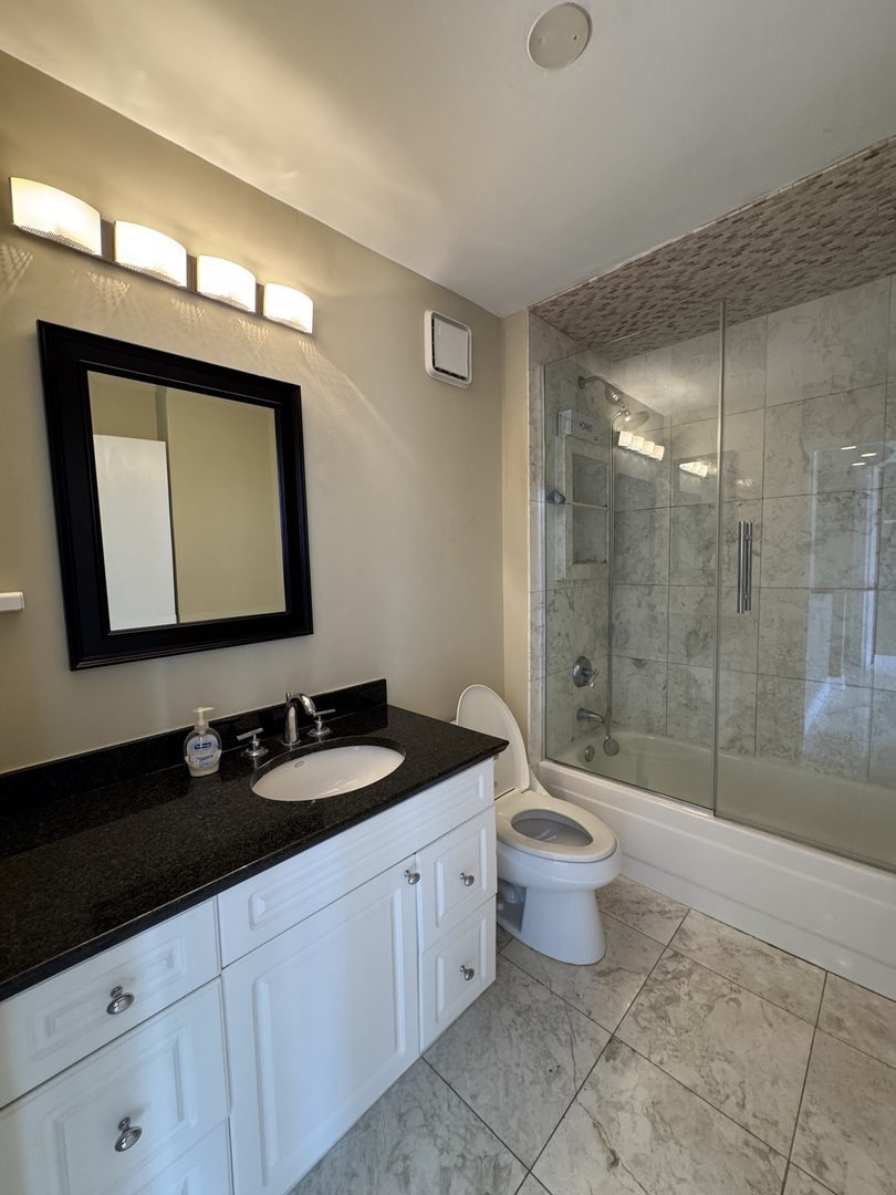 111 W MAPLE Street Unit: 911