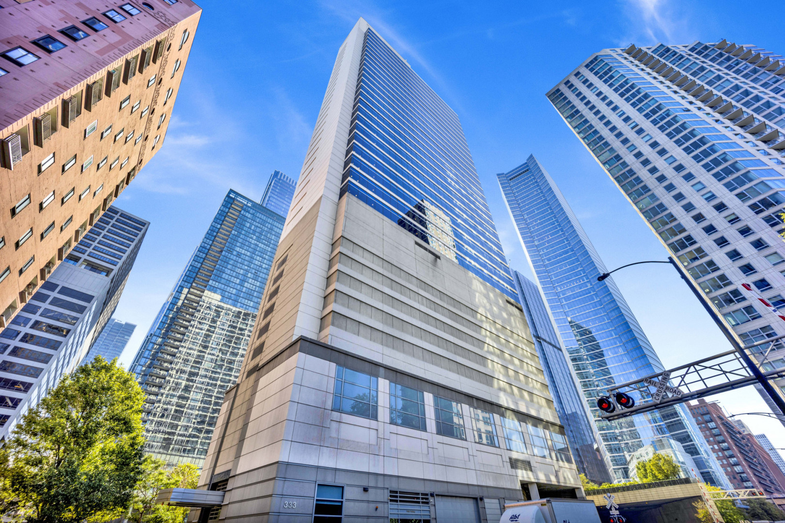 333 N Canal Street Unit: 1702