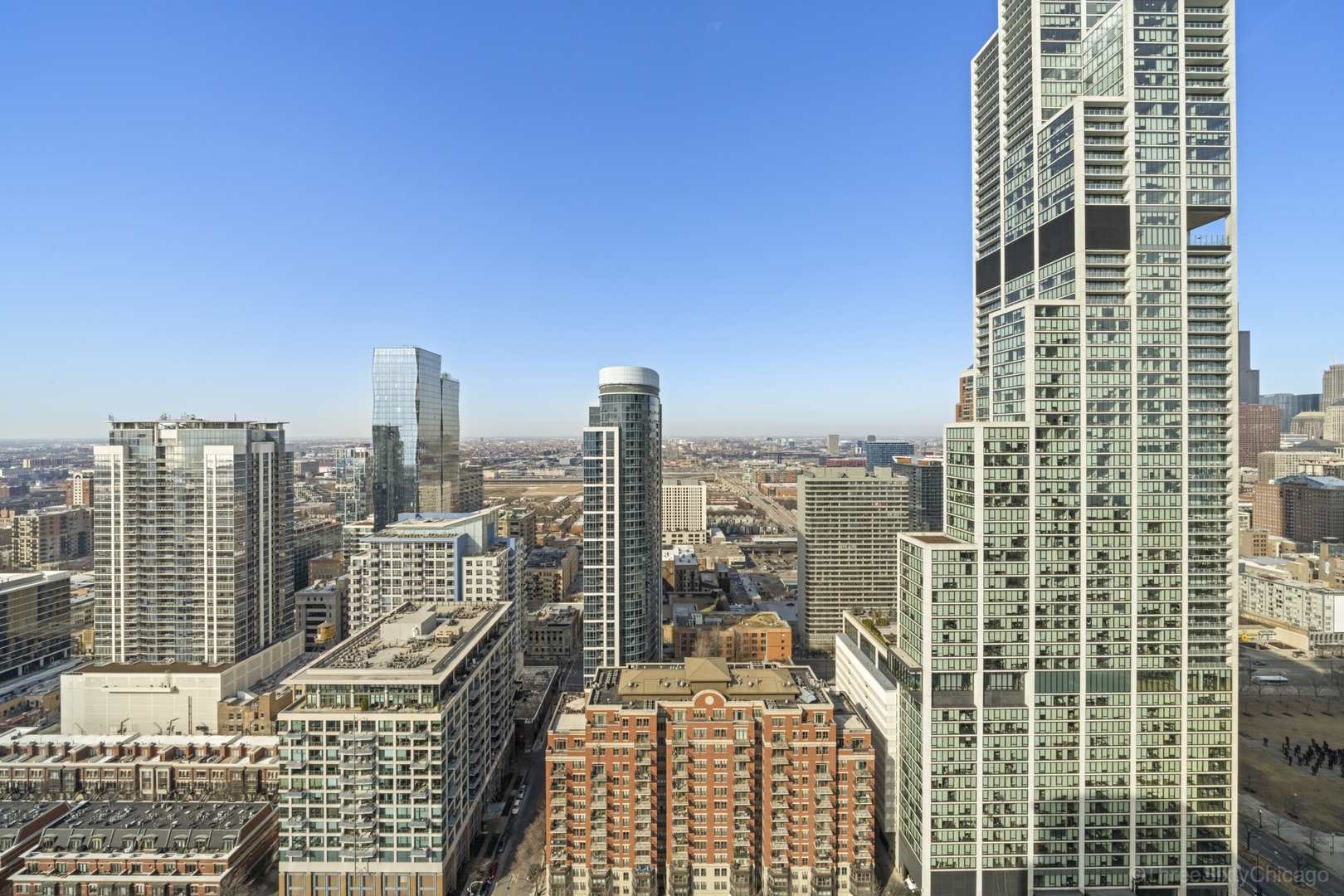 1235 S Prairie Avenue Unit: 3507