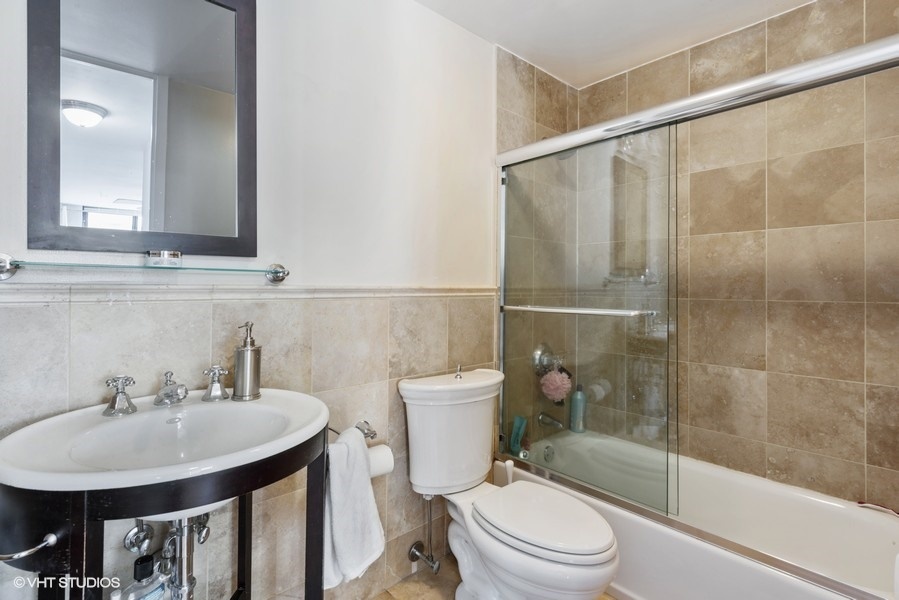 1339 N Dearborn Street Unit: 16G