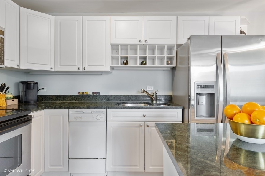 1339 N Dearborn Street Unit: 16G