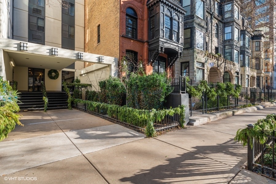 1339 N Dearborn Street Unit: 16G