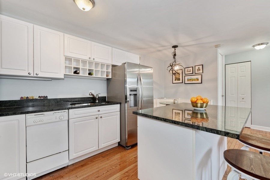 1339 N Dearborn Street Unit: 16G