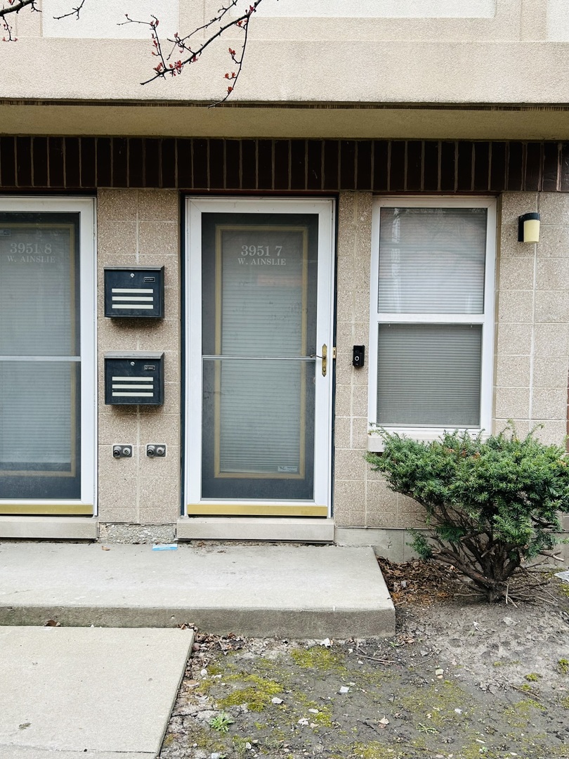 3951 W Ainslie Street Unit: 7